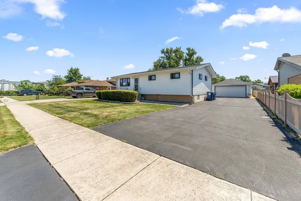 $339,000 | 7717 West 81st Street, Bridgeview, IL 60455