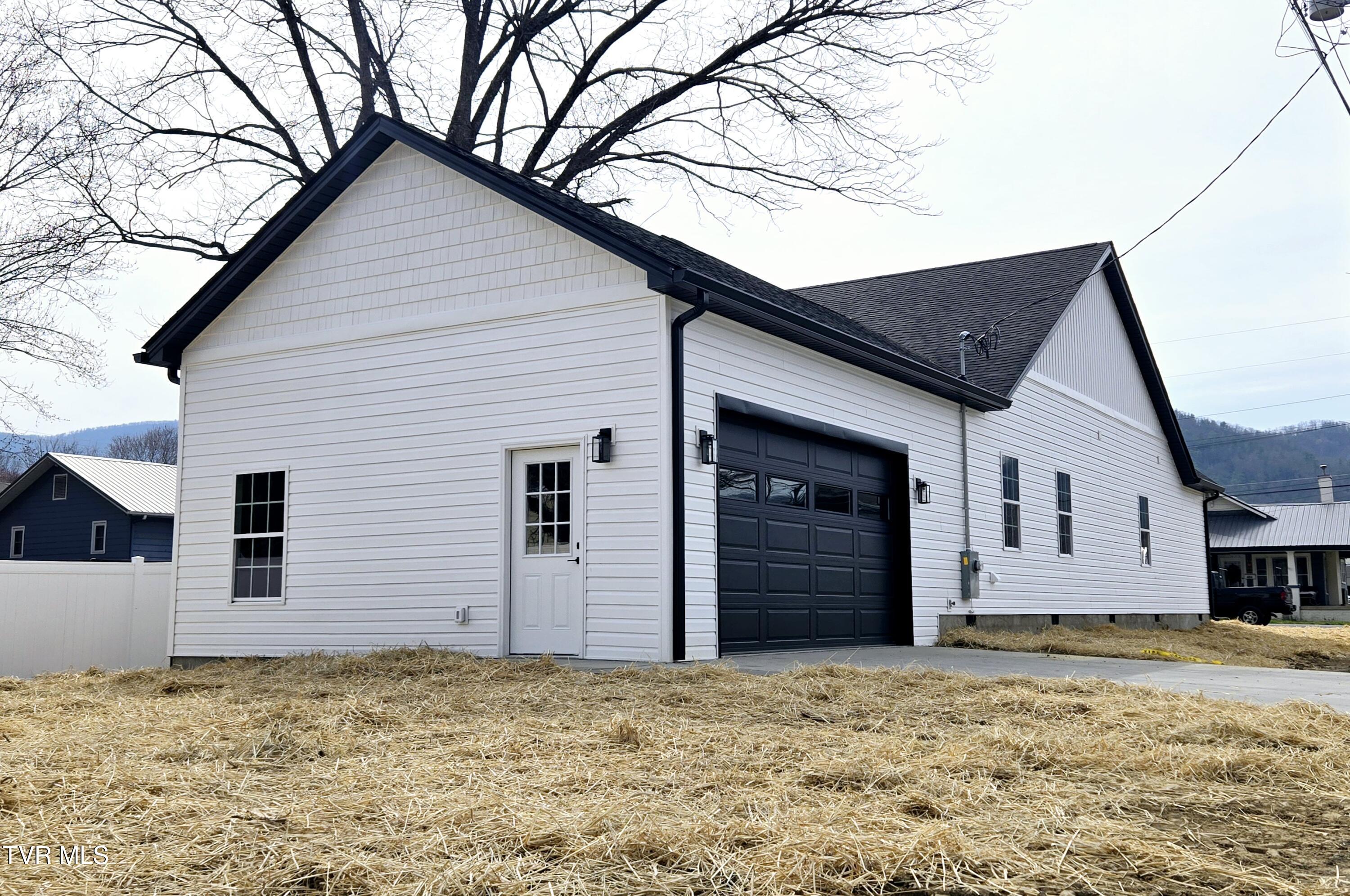 403 Walnut Street Erwin, TN 37650 - Photo 4 of 31 20250314_113933