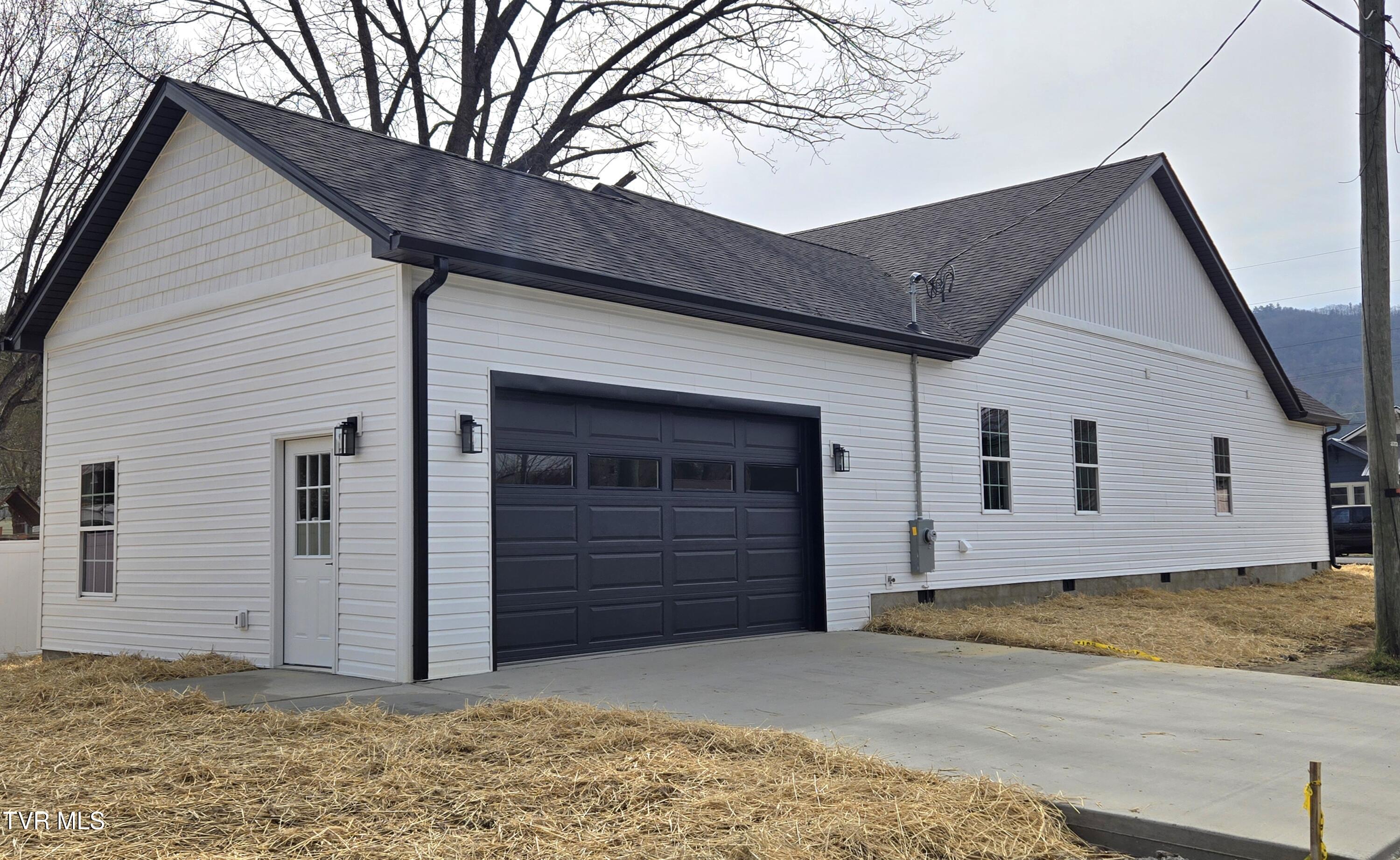 403 Walnut Street Erwin, TN 37650 - Photo 5 of 31 20250314_113946