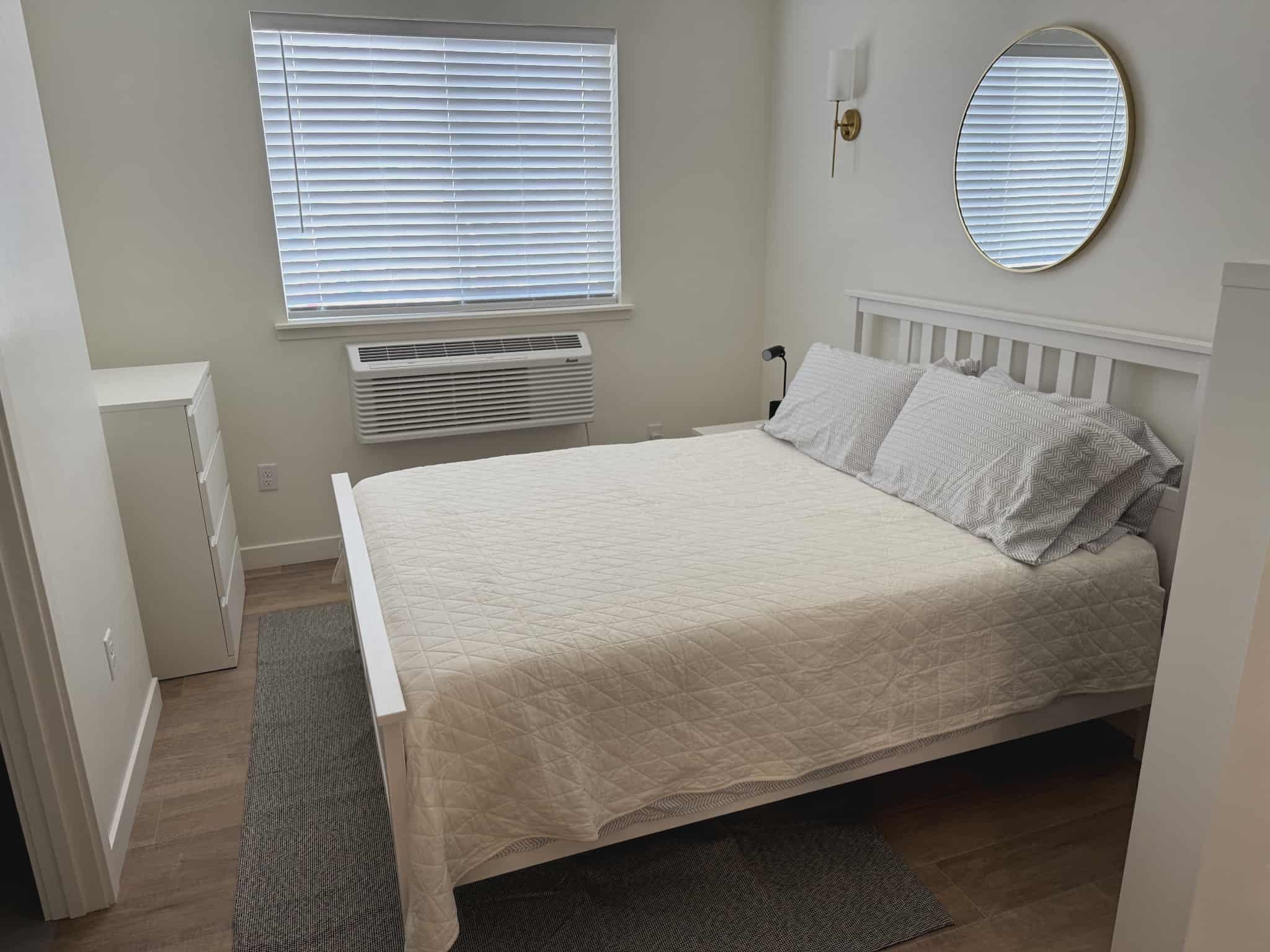 512-28 28 3/4 Road Grand Junction, CO 81501 - Photo 6 of 20 a bed sitting in a bedroom next to a window