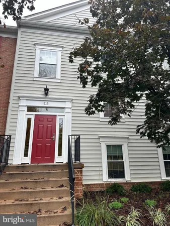 $2,300 | 115 Prosperity Avenue Southeast, Unit B, Leesburg, VA 20175
