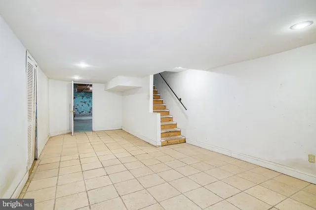 a view of a bench in a backyard