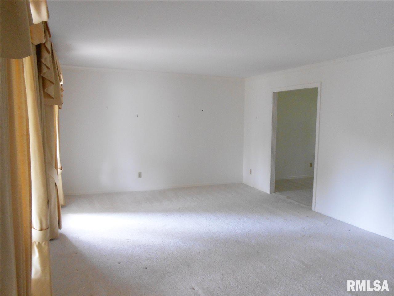 4420 Spring Street Davenport, IA 52807 - Photo 2 of 23 Gallery Image 2
