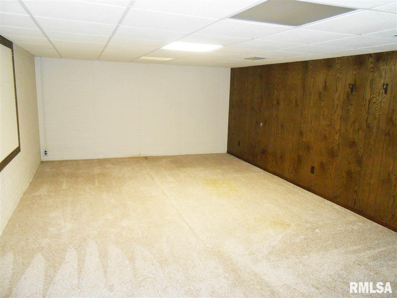 4420 Spring Street Davenport, IA 52807 - Photo 17 of 23 Gallery Image 17
