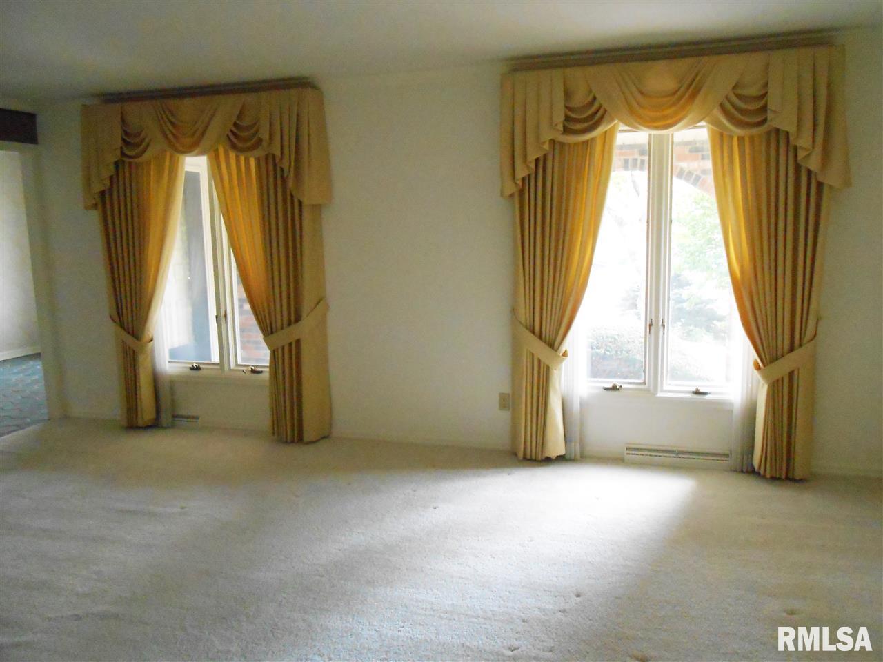 4420 Spring Street Davenport, IA 52807 - Photo 3 of 23 Gallery Image 3