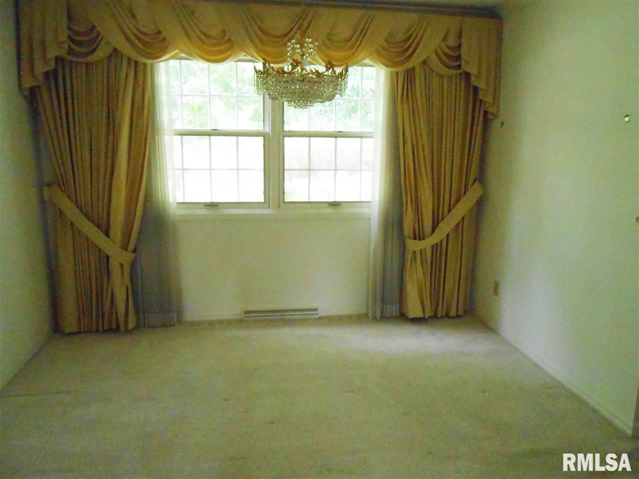 4420 Spring Street Davenport, IA 52807 - Photo 4 of 23 Gallery Image 4