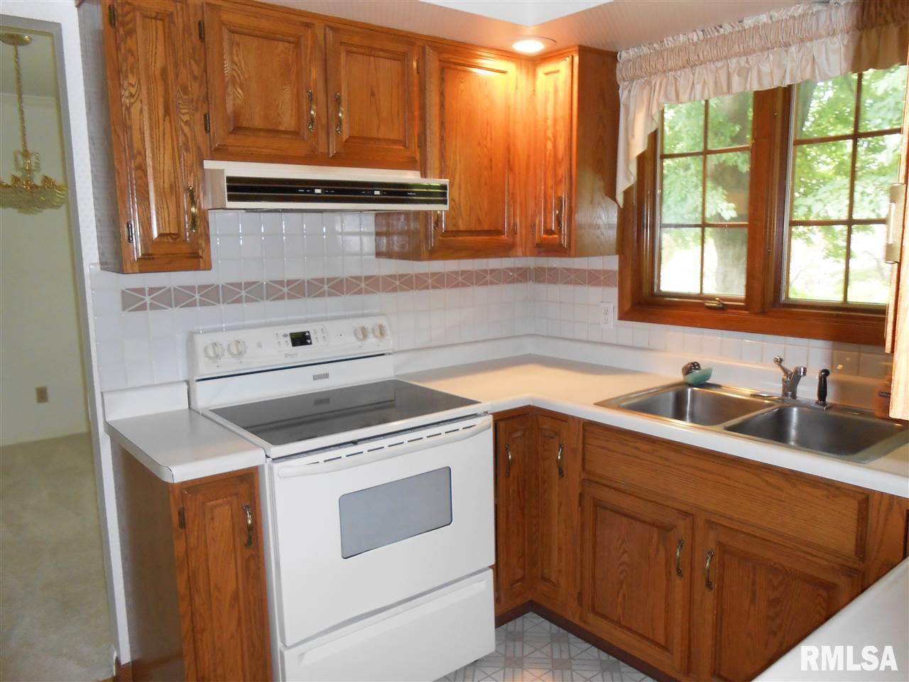 4420 Spring Street Davenport, IA 52807 - Photo 5 of 23 Gallery Image 5