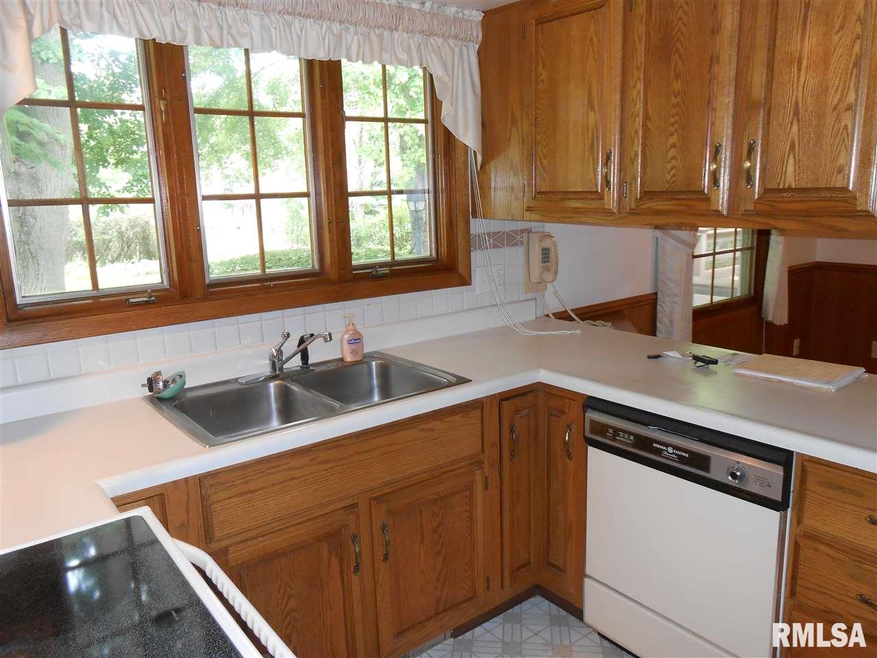 4420 Spring Street Davenport, IA 52807 - Photo 6 of 23 Gallery Image 6