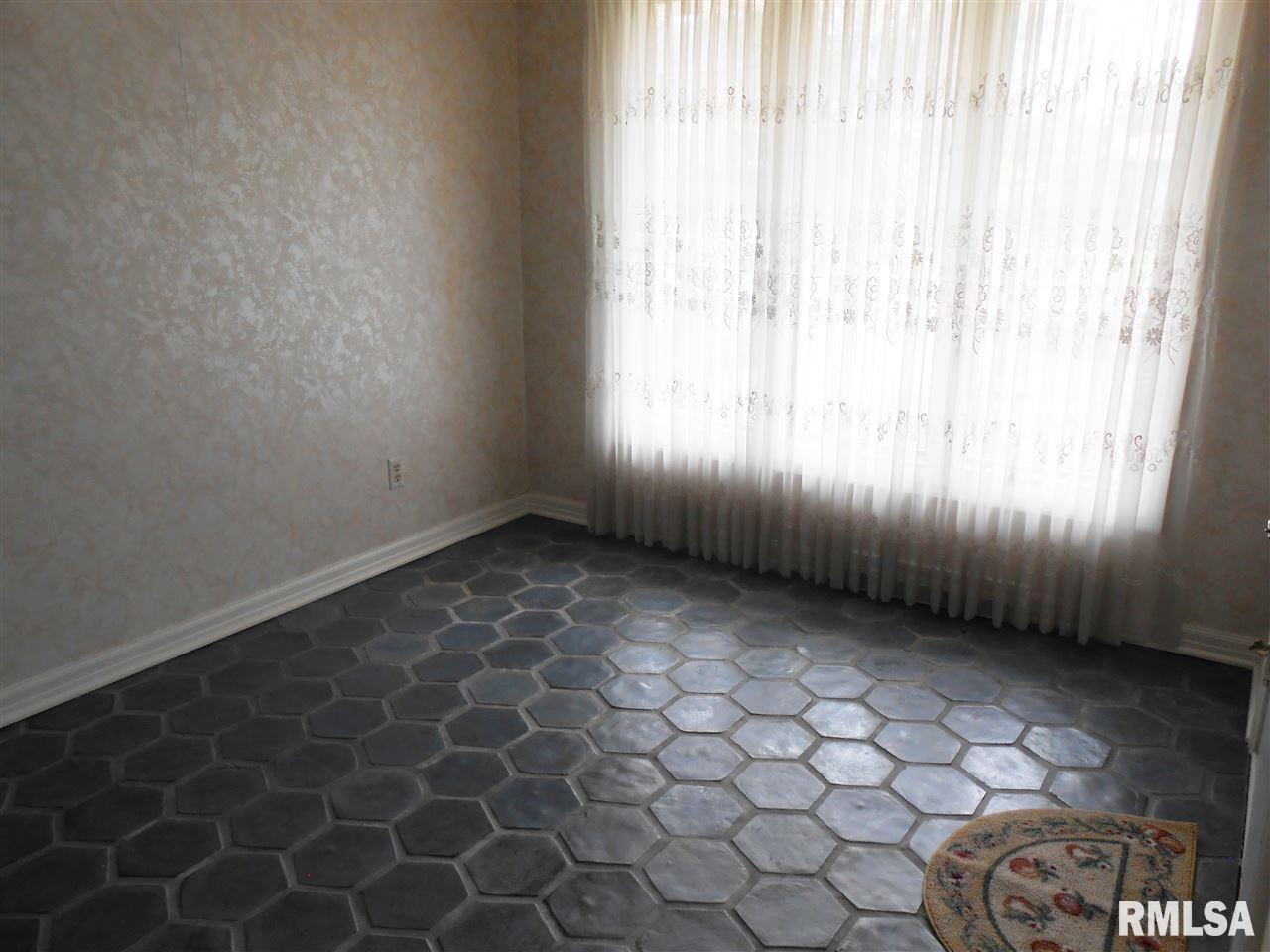 4420 Spring Street Davenport, IA 52807 - Photo 8 of 23 Gallery Image 8