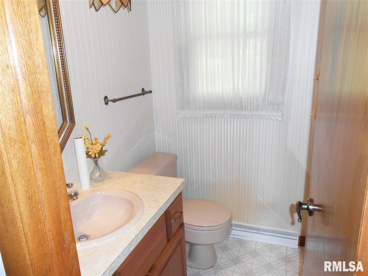 4420 Spring Street Davenport, IA 52807 - Photo 9 of 23 Gallery Image 9
