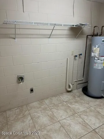 a view of a utility room
