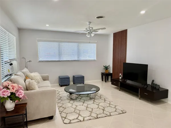 $2,500 | 23 Northeast 19th Avenue, Pompano Beach, FL 33060