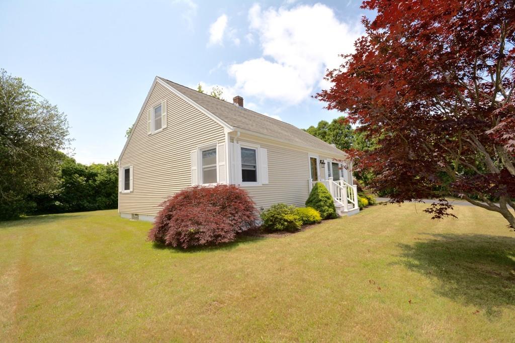 27 Sedgewick Road Fairhaven, MA 02719 - Photo 3 of 21