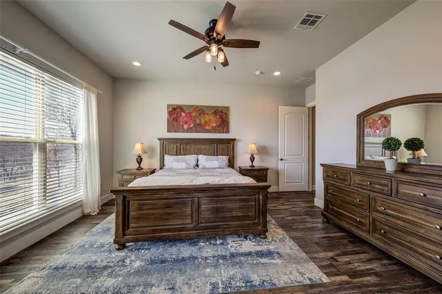 $1,250,000 | 133 Sunset Bay Pointe Court, Chico, TX 76431