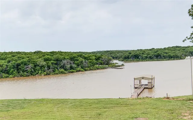 $1,250,000 | 133 Sunset Bay Pointe Court, Chico, TX 76431