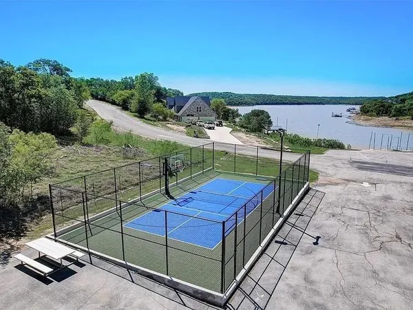 $1,250,000 | 133 Sunset Bay Pointe Court, Chico, TX 76431