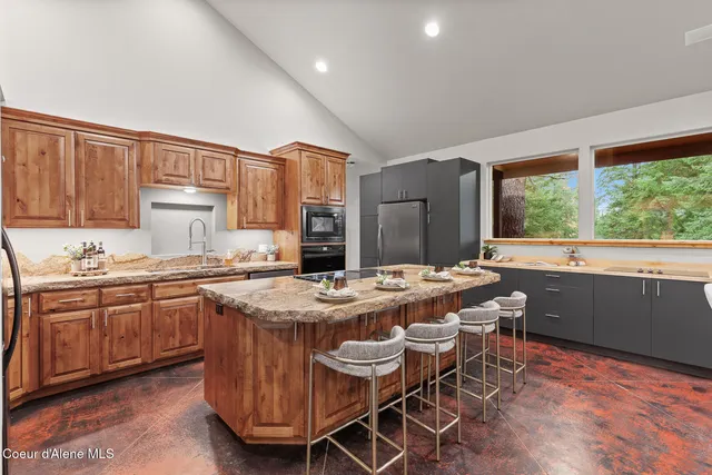 $1,750,000 | 672 Hopkins Road, Sandpoint, ID 83864