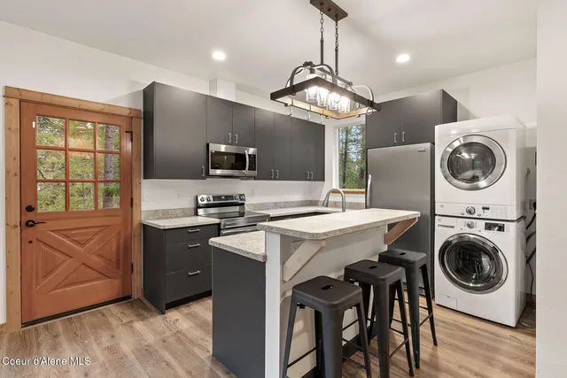 $1,750,000 | 672 Hopkins Road, Sandpoint, ID 83864