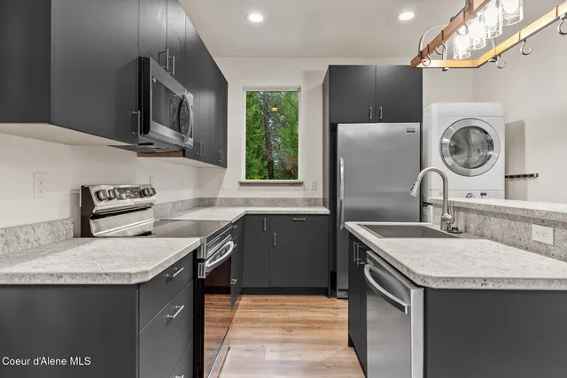 $1,750,000 | 672 Hopkins Road, Sandpoint, ID 83864