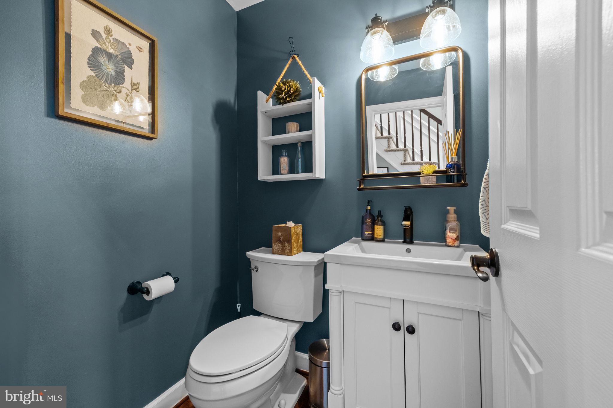 121 Beech Drive Hatboro, PA 19040 - Photo 20 of 46 a bathroom with a toilet a sink and mirror