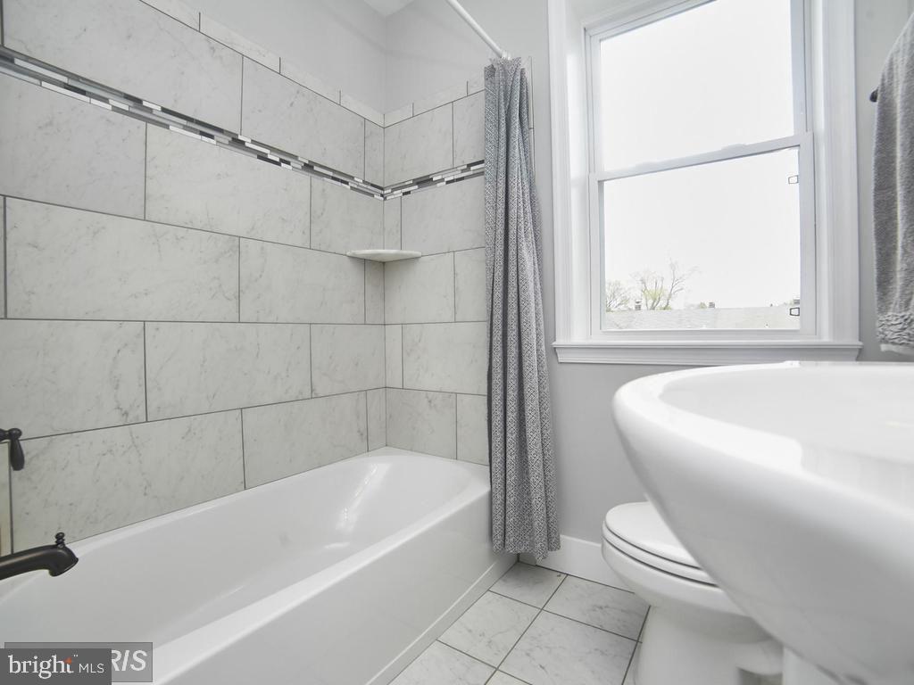 1633 Kingsway Road Baltimore, MD 21218 - Photo 7 of 10