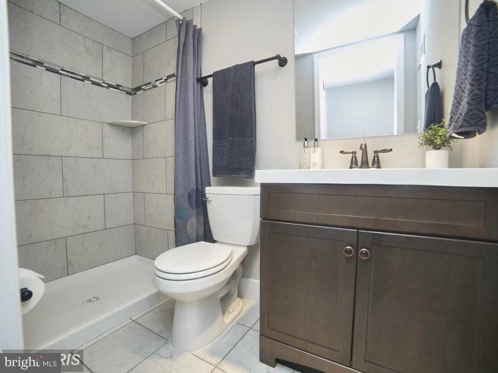 1633 Kingsway Road Baltimore, MD 21218 - Photo 8 of 10