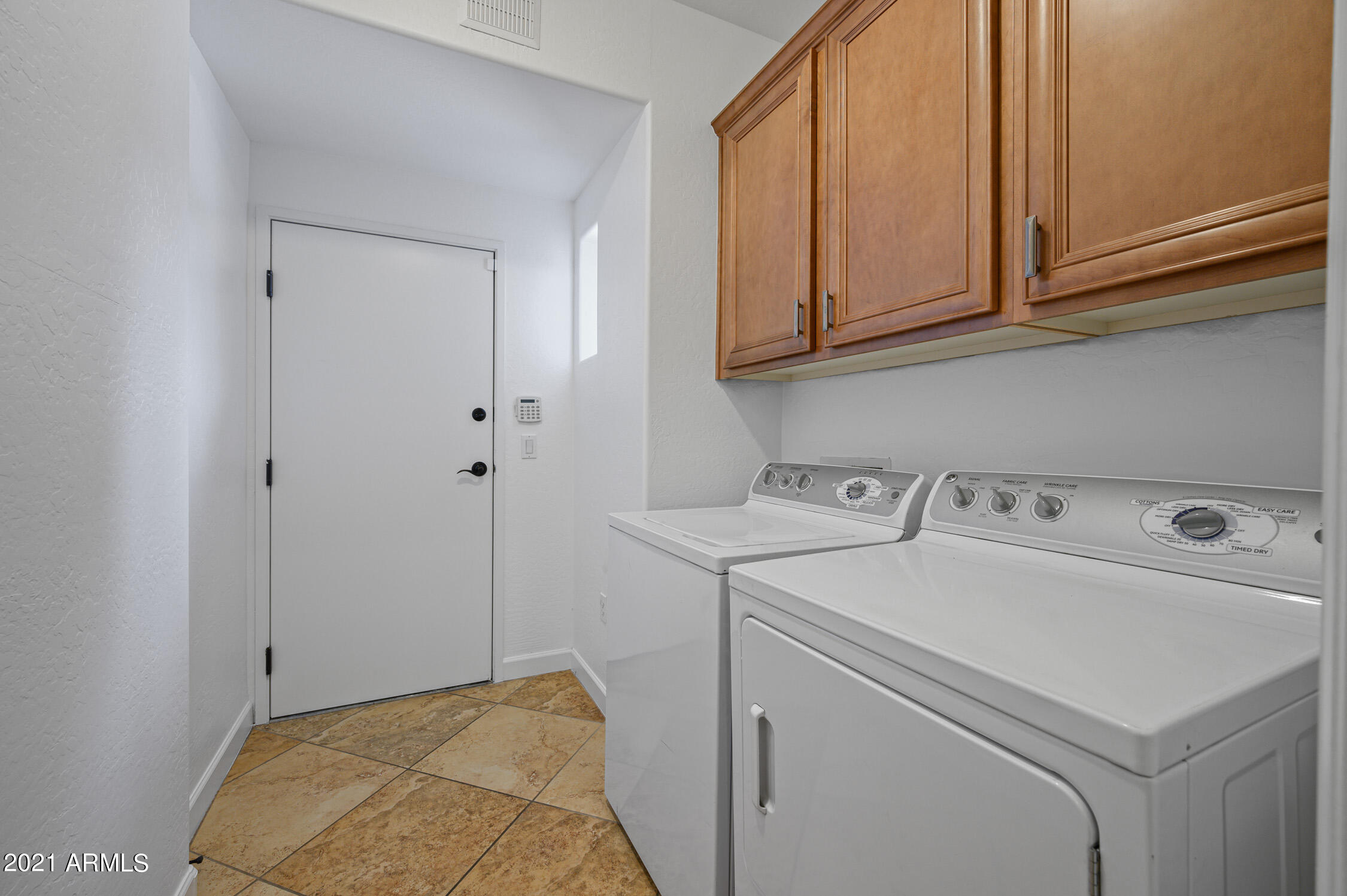 3935 East Rough Rider Road, Unit 1199 Phoenix, AZ 85050 - Photo 15 of 32 ocupix-3935ERR1199-18