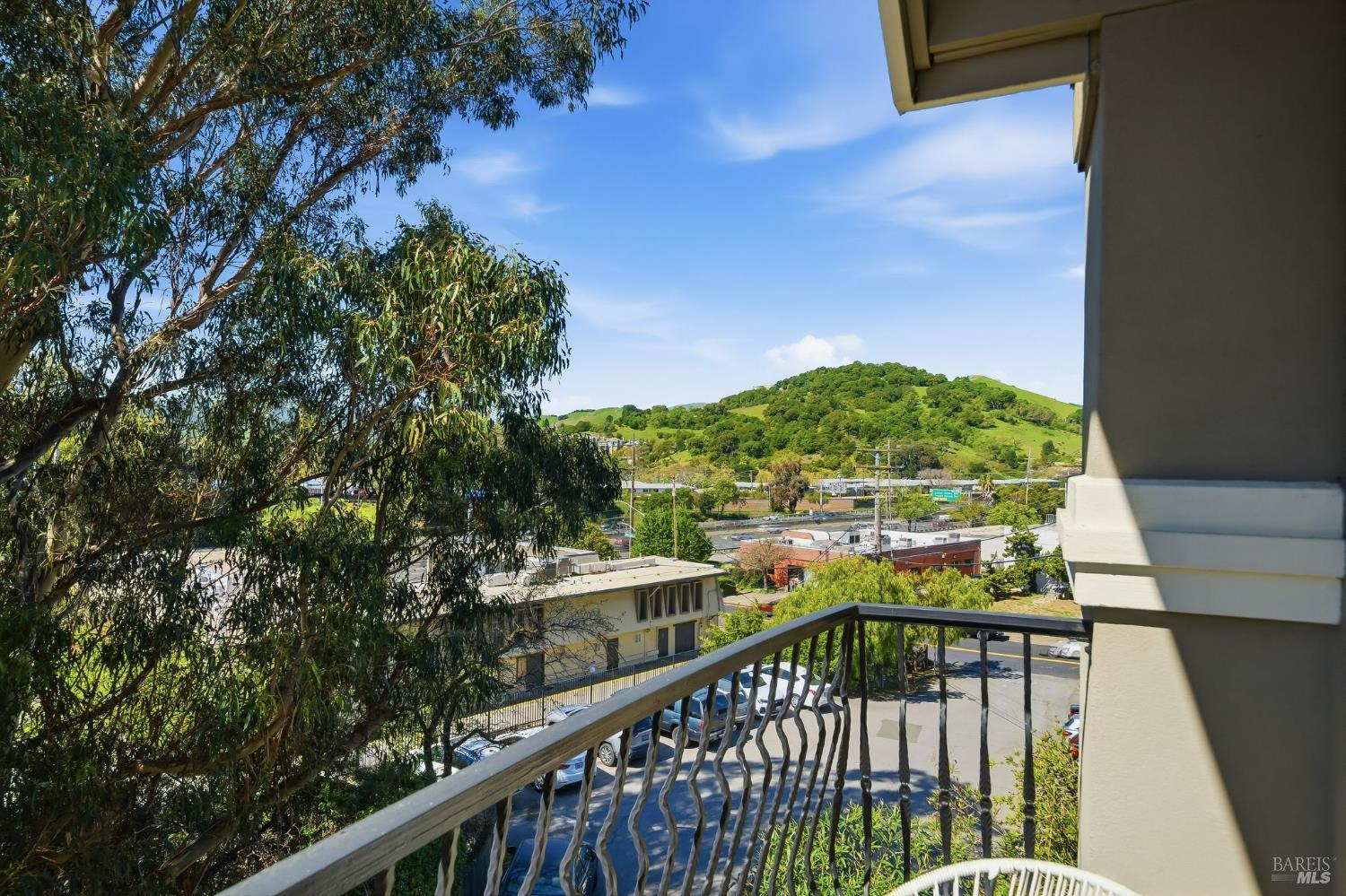 10 Professional Center Parkway, Unit 1 San Rafael, CA 94903 - Photo 21 of 35 a view of a balcony