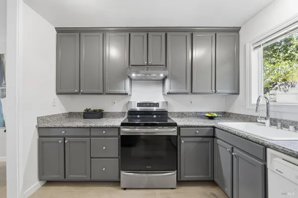 $575,000 | 10 Professional Center Parkway, Unit 1, San Rafael, CA 94903