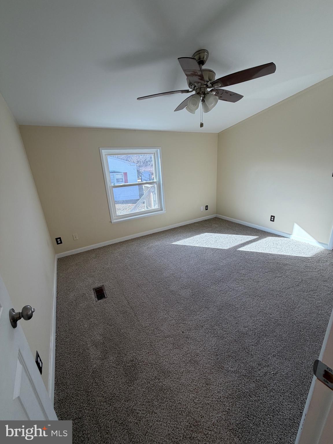 887 Aspen Avenue Spring City, PA 19475 - Photo 6 of 21 a view of an empty room