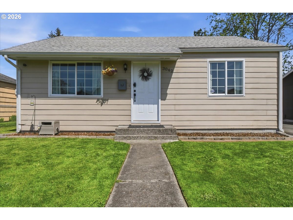 3042 Field Street Longview, WA 98632 - Photo 2 of 25