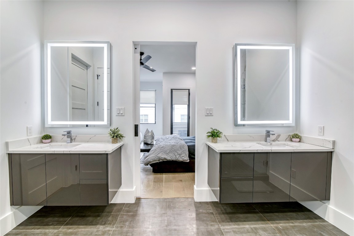 1406 Fairview Street Houston, TX 77006 - Photo 25 of 34 a en suite bathroom with a double vanity sink a mirror and a bathtub