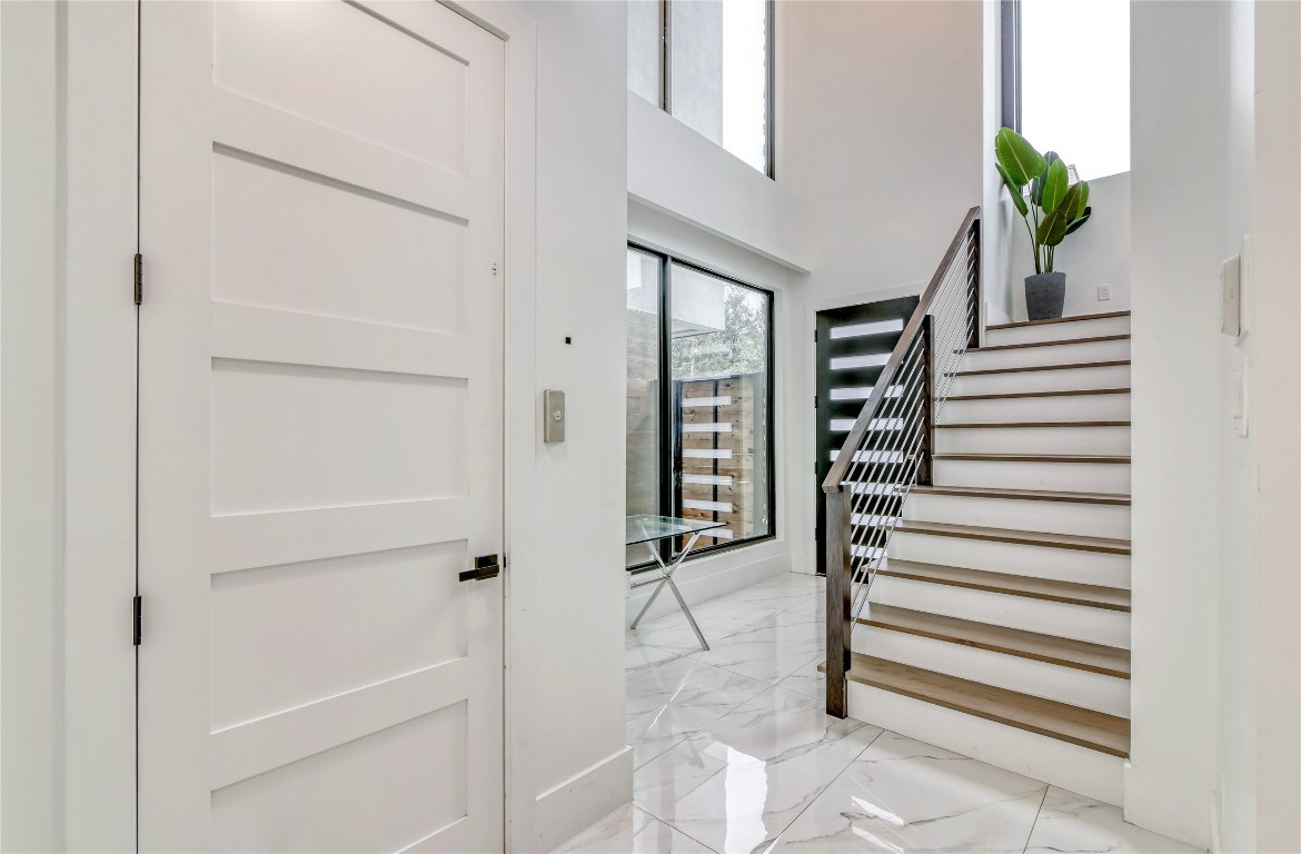 1406 Fairview Street Houston, TX 77006 - Photo 4 of 34 a view of entryway with furniture