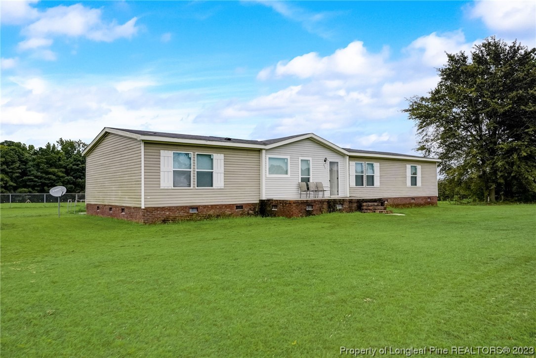 461 Reedsford Road Clinton, NC 28328 - Photo 1 of 27 a view of a backyard of the house