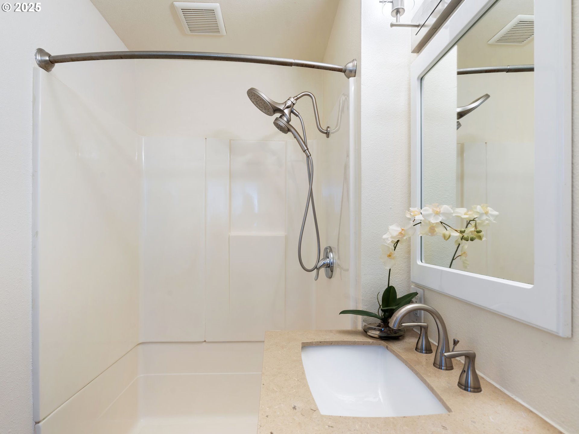 824 Southeast 207th Avenue Gresham, OR 97030 - Photo 29 of 47 a bathroom with a sink and a mirror