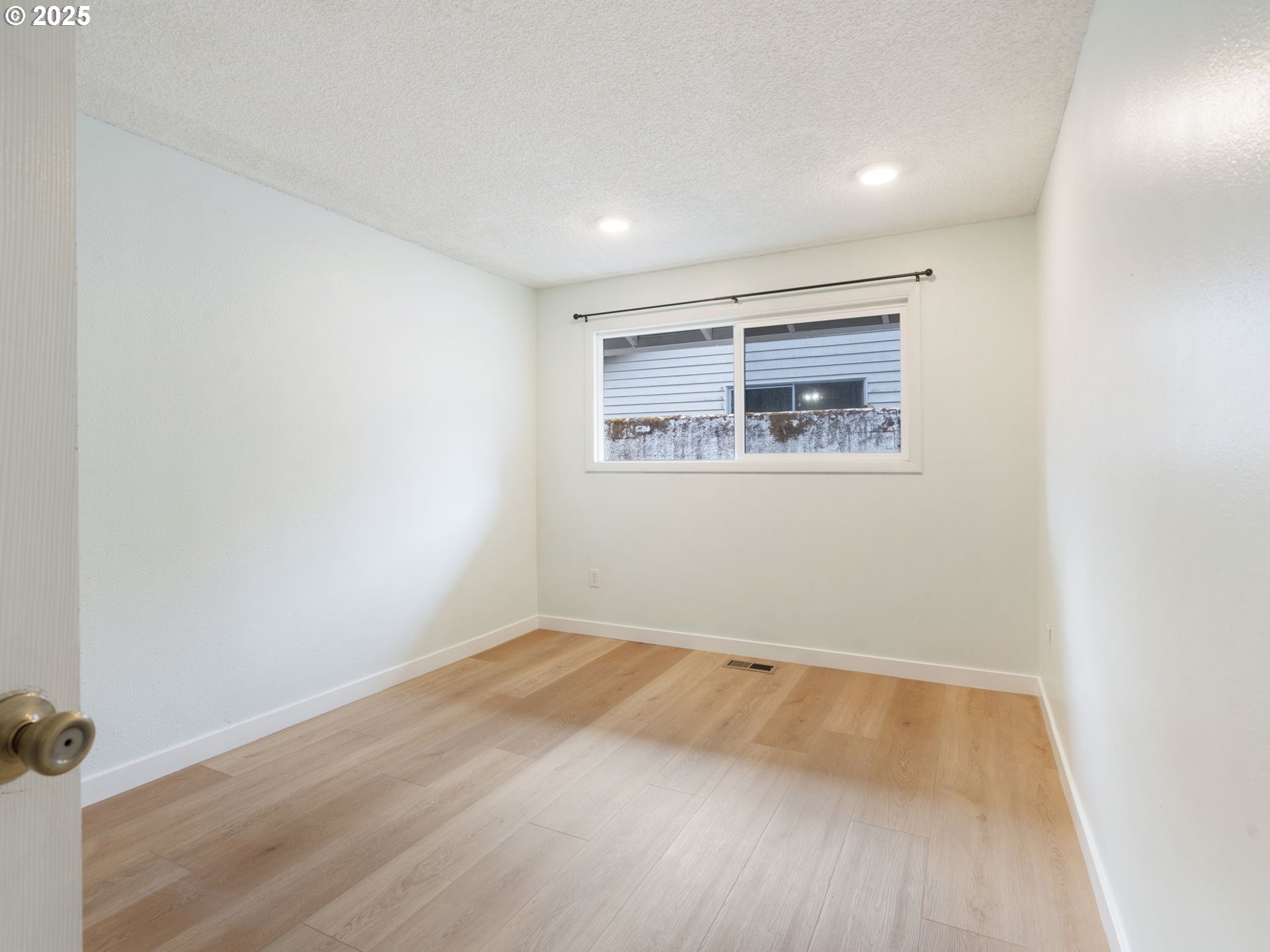 824 Southeast 207th Avenue Gresham, OR 97030 - Photo 34 of 47 an empty room with a workbench