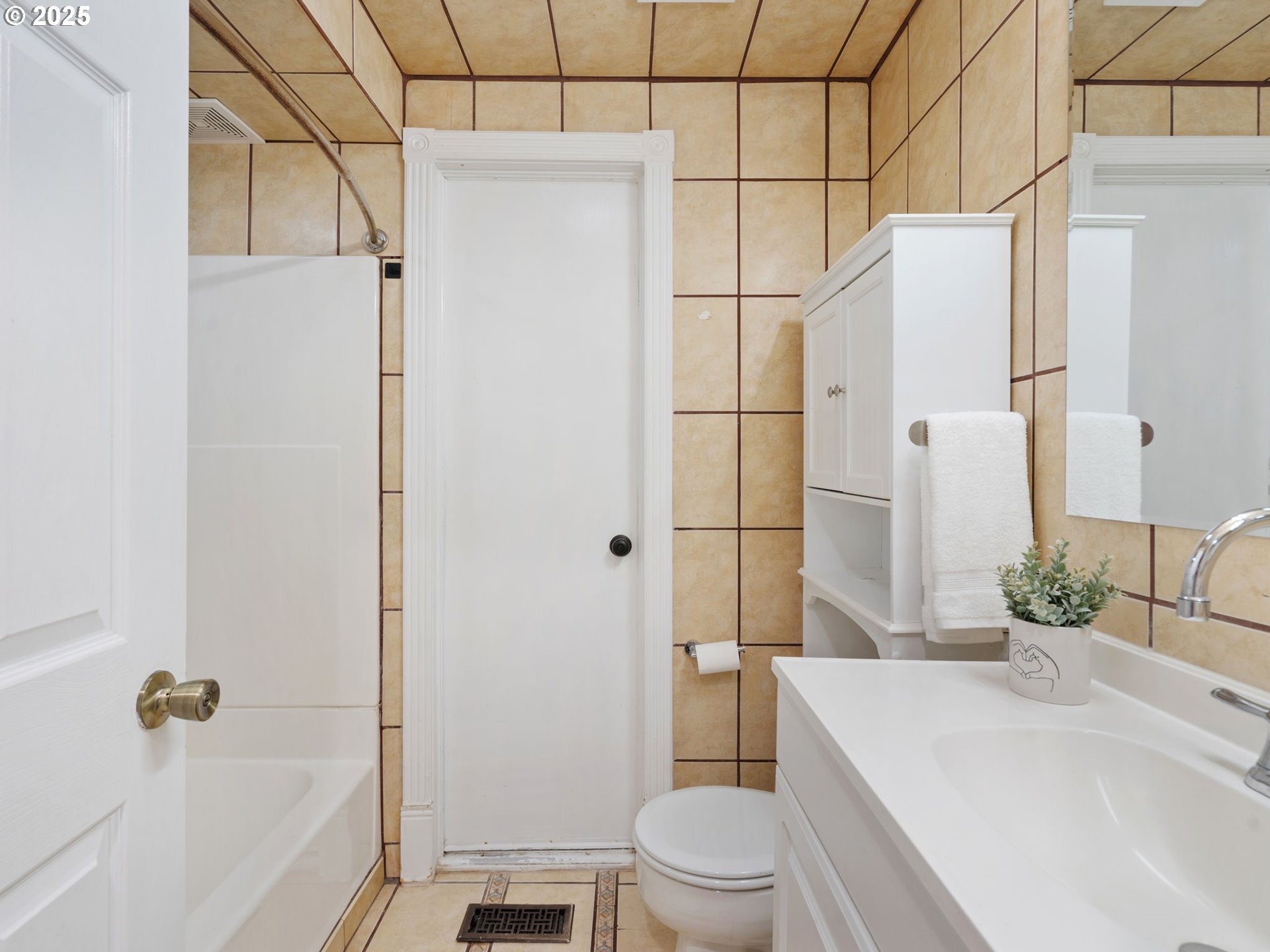 824 Southeast 207th Avenue Gresham, OR 97030 - Photo 38 of 47 a bathroom with a sink a toilet and shower