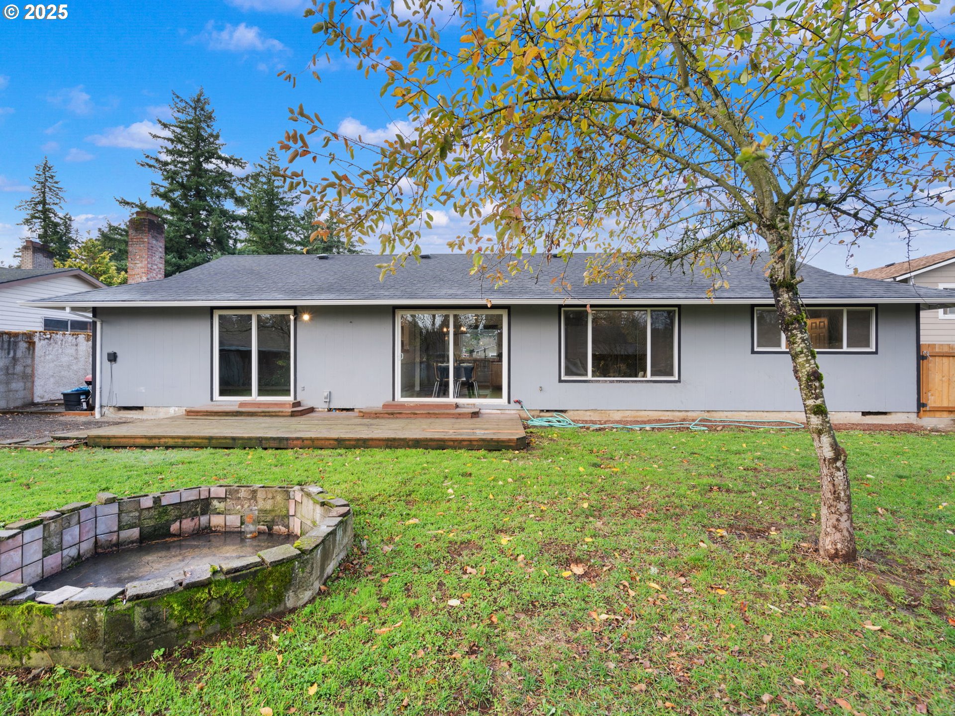 824 Southeast 207th Avenue Gresham, OR 97030 - Photo 45 of 47 a front view of a house with garden