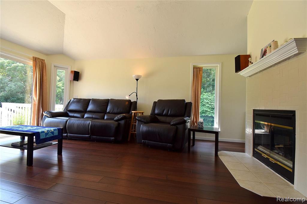 6747 Pinckney Road Pinckney, MI 48169 - Photo 9 of 44