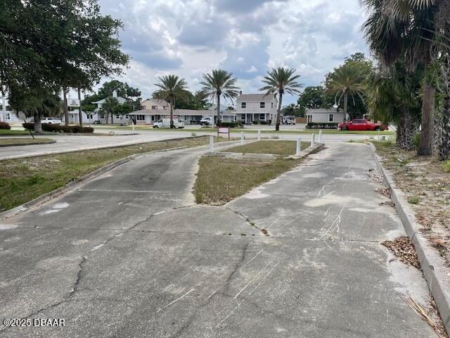 223 Ridgewood Avenue Holly Hill, FL 32117 - Photo 4 of 5 4