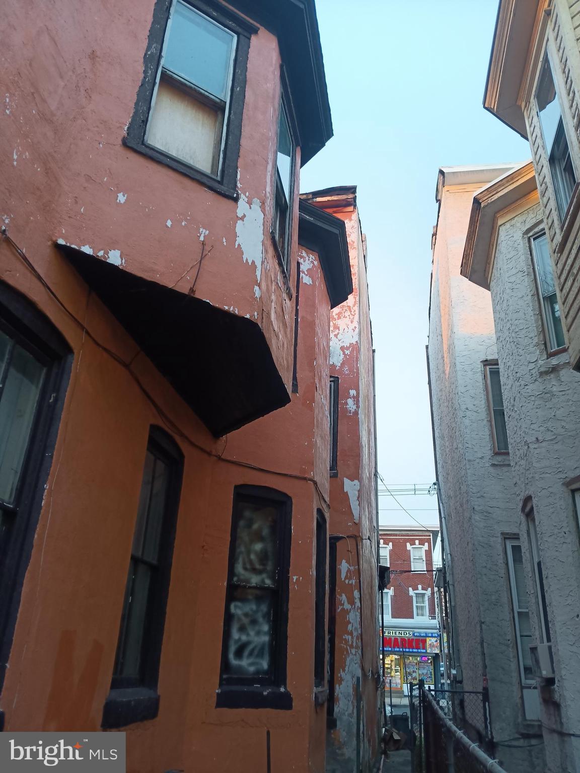 277 Spring Street Trenton, NJ 08618 - Photo 2 of 28