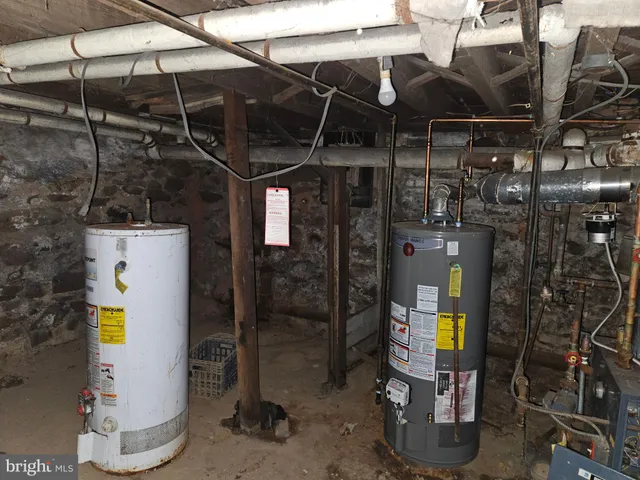 a view of entryway with outdoor area