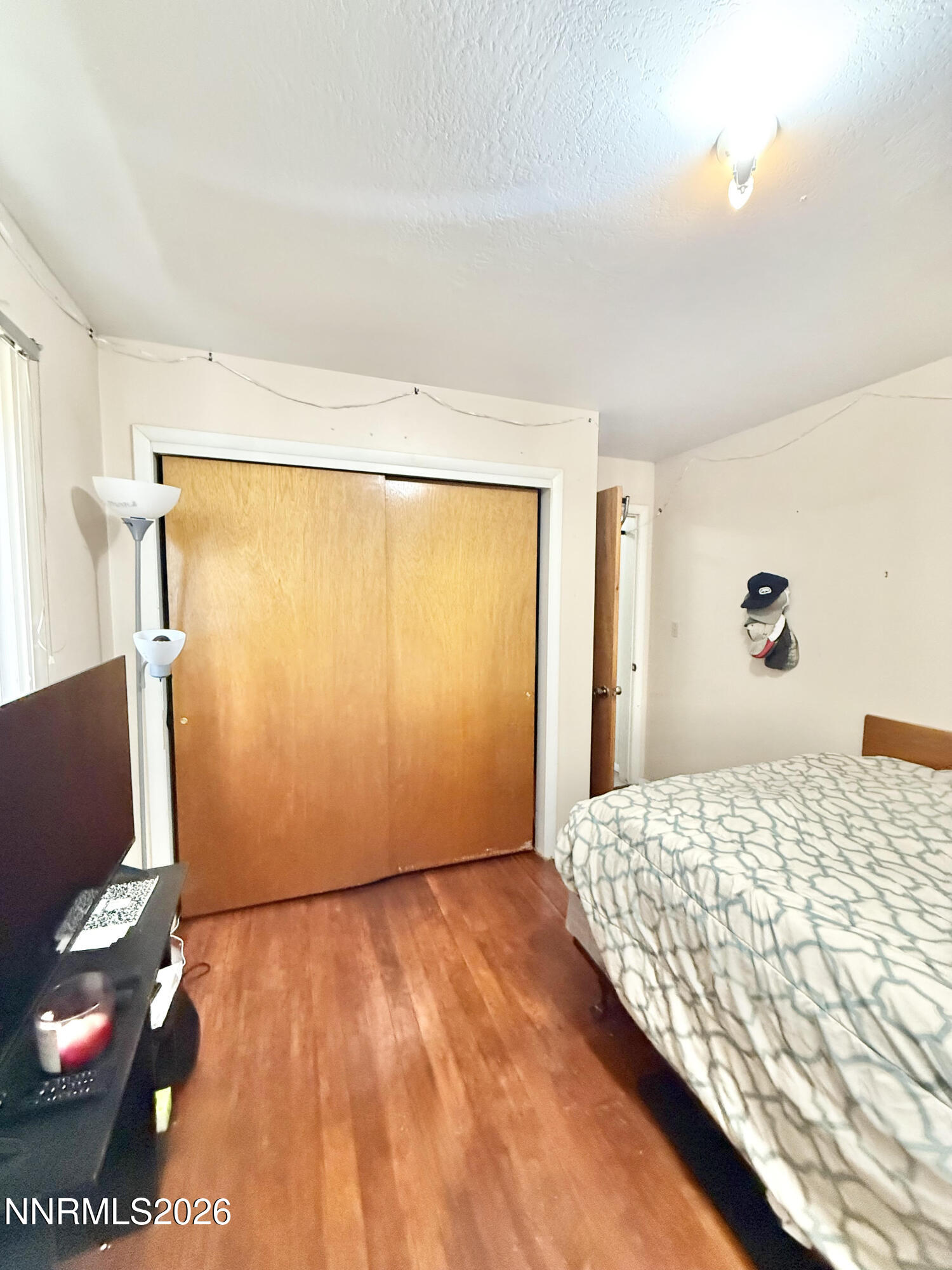 68 West 5th Street Battle Mountain, NV 89820 - Photo 18 of 20 a bedroom with a bed and a flat screen tv