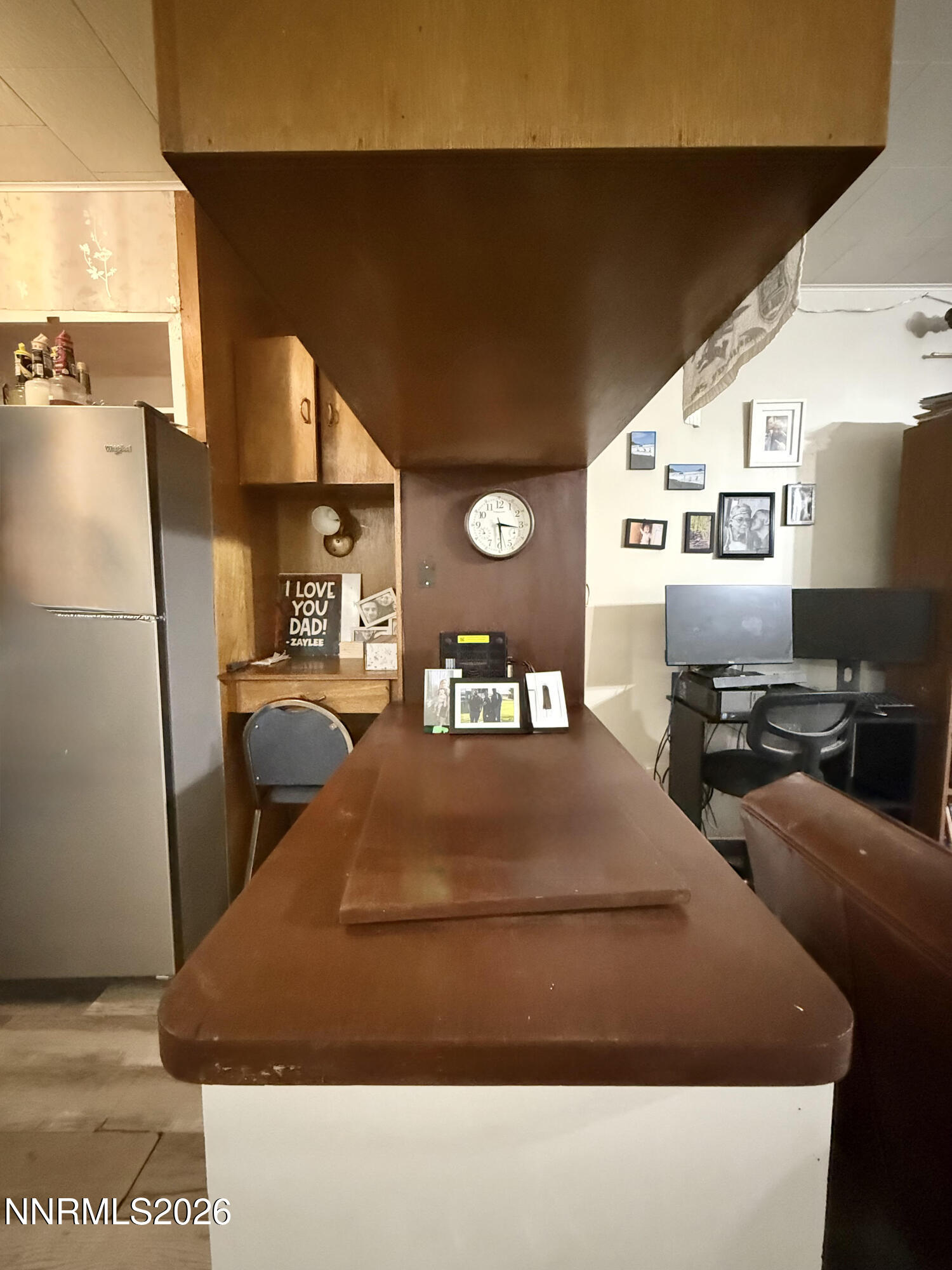 68 West 5th Street Battle Mountain, NV 89820 - Photo 8 of 20 a living room with furniture