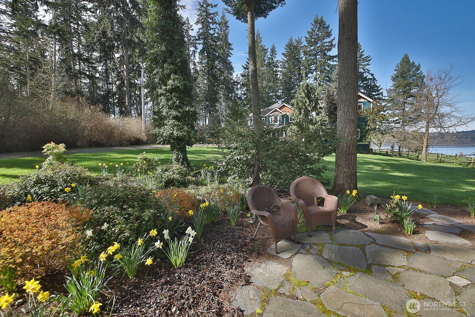 5208 East Harbor Road Freeland, WA 98249 - Photo 9 of 40