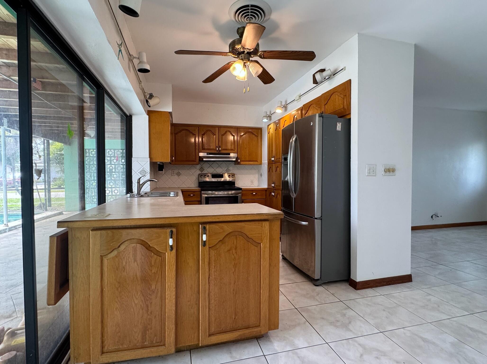 21045 Condado Road Cutler Bay, FL 33189 - Photo 4 of 25 IMG_1694