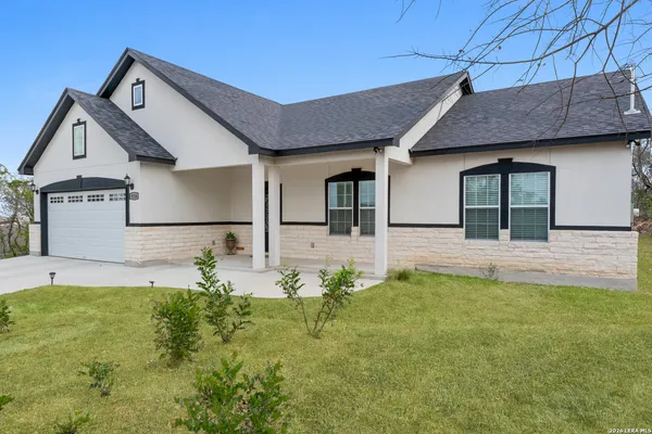 $420,000 | 8116 Ventura Boulevard, Selma, TX 78154