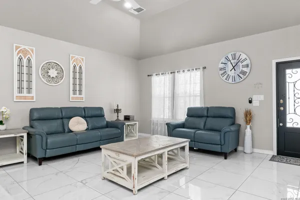 $420,000 | 8116 Ventura Boulevard, Selma, TX 78154