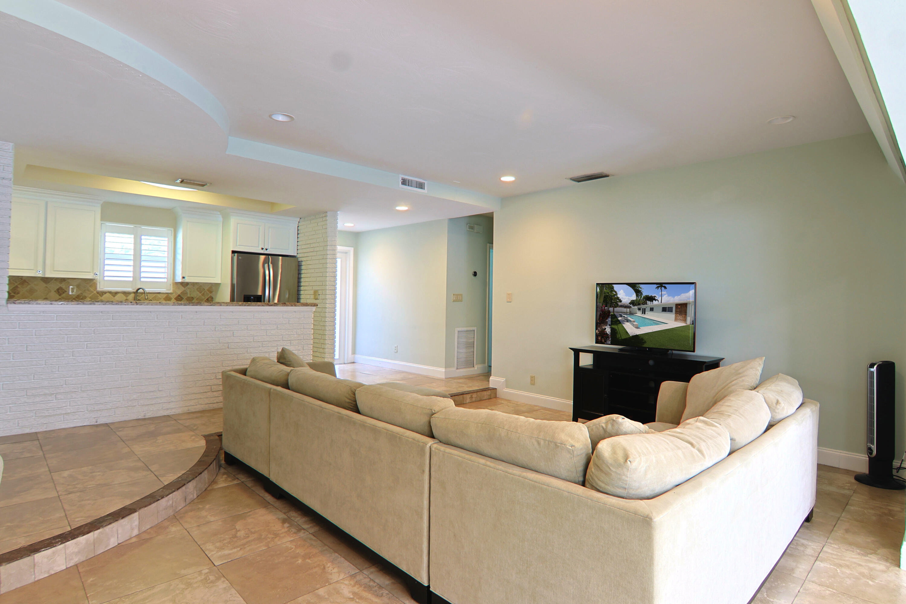 1166 Southwest 3rd Street Boca Raton, FL 33486 - Photo 4 of 28 IMG_4322 screen