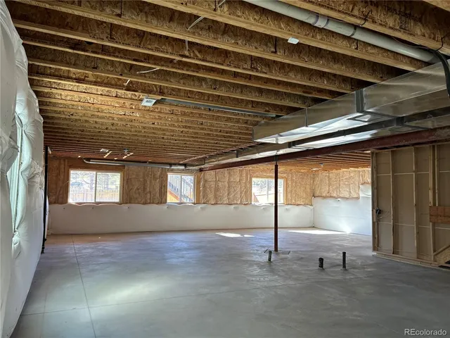 a view of empty room with window